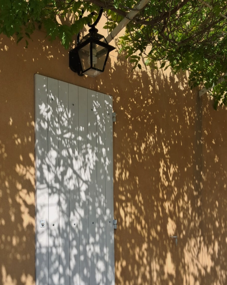 Artisan menuisier à Auriol : volets en bois sur mesure Le Maillet Bleu