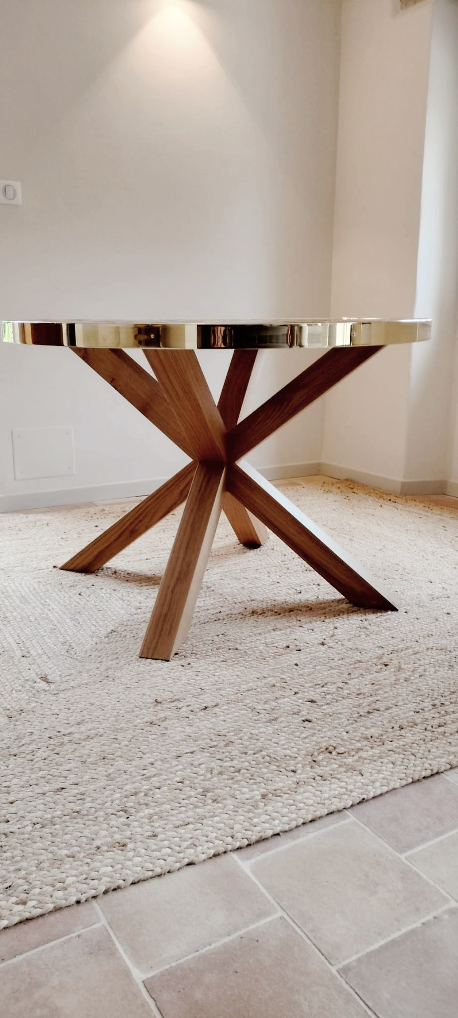 Table contemporaine avec détails art déco : une création sur mesure à La Cadière-d'Azur